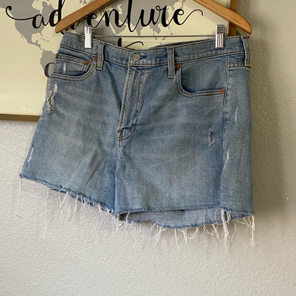Gap High rise distressed shorts vguc - Picture 5 of 5